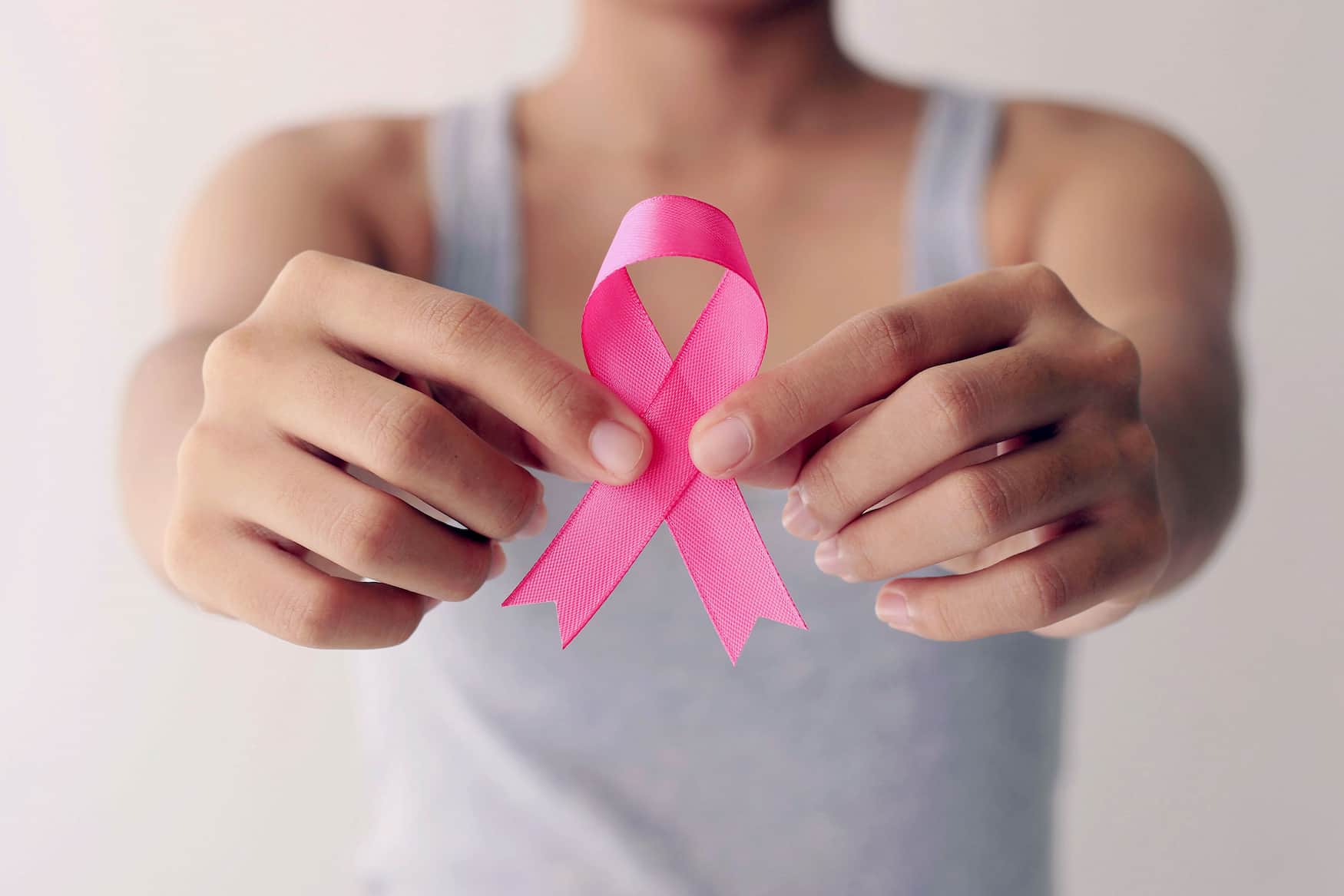 La cirugía mejora supervivencia de mujeres con cáncer de mama mayores